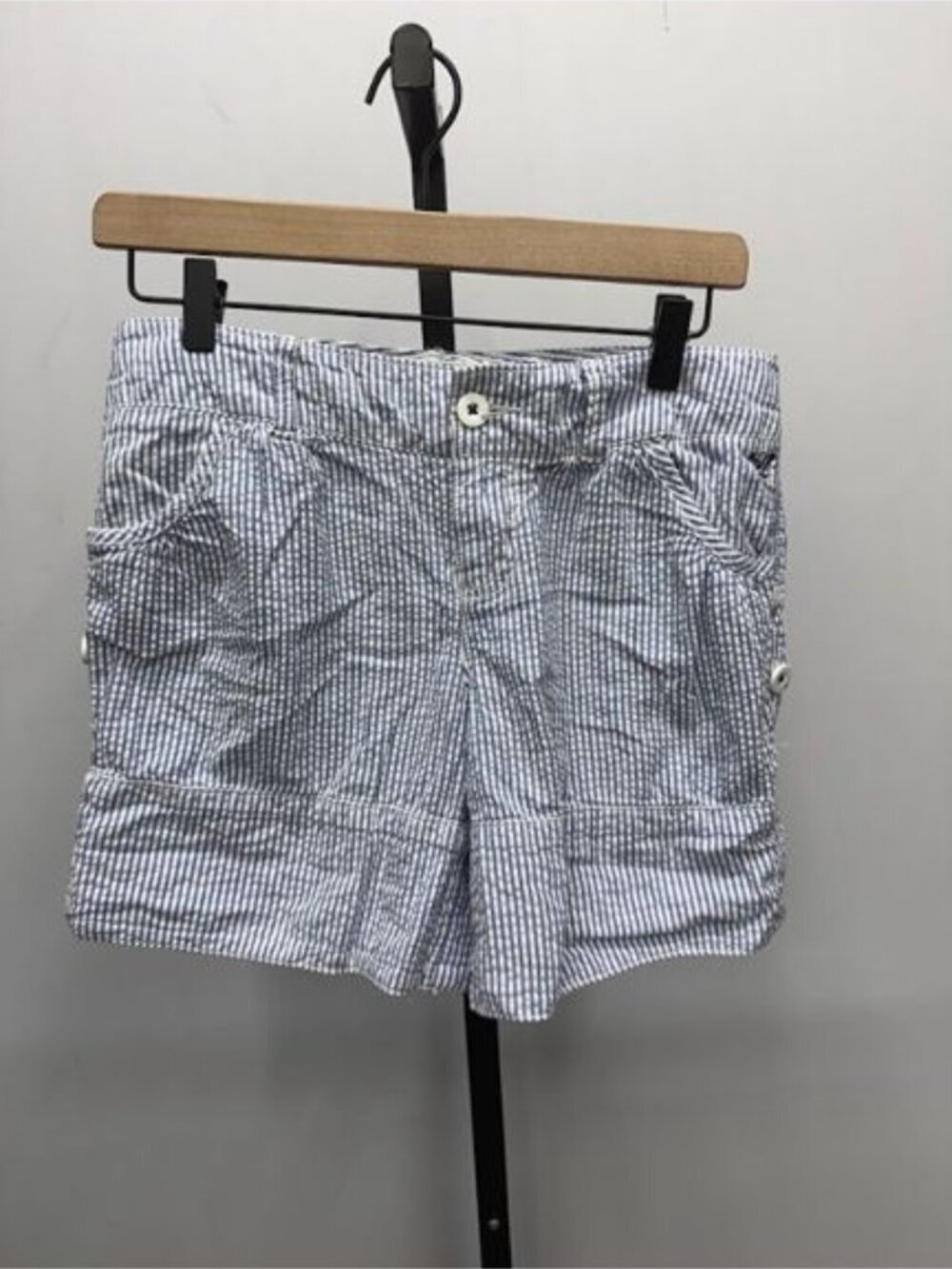 American Eagle Vingage Blue Stripe Searsucker Cuffed Shorts